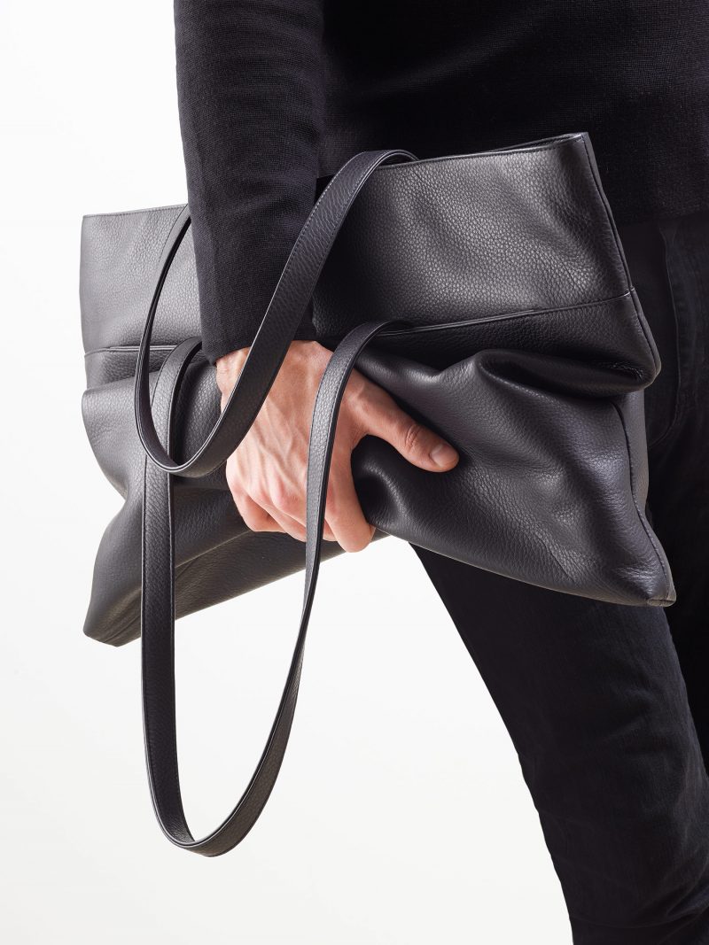 ATLAS shoulder bag in black calfskin leather | TSATSAS