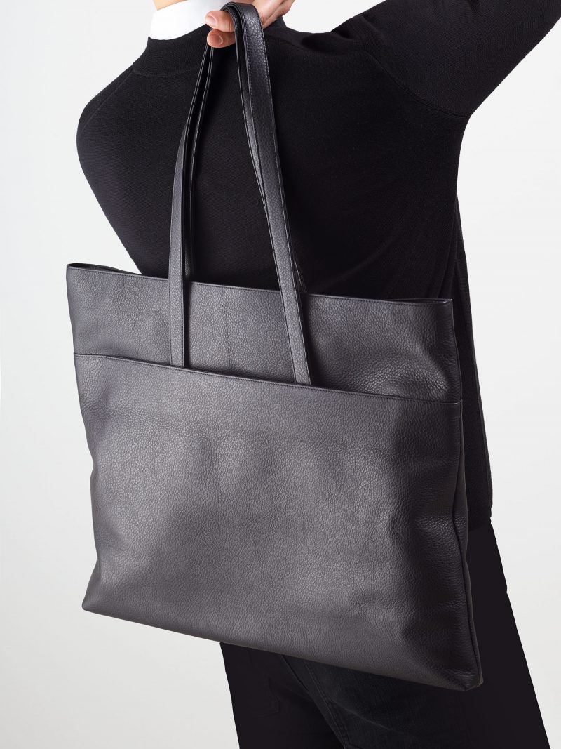 ATLAS shoulder bag in black calfskin leather | TSATSAS