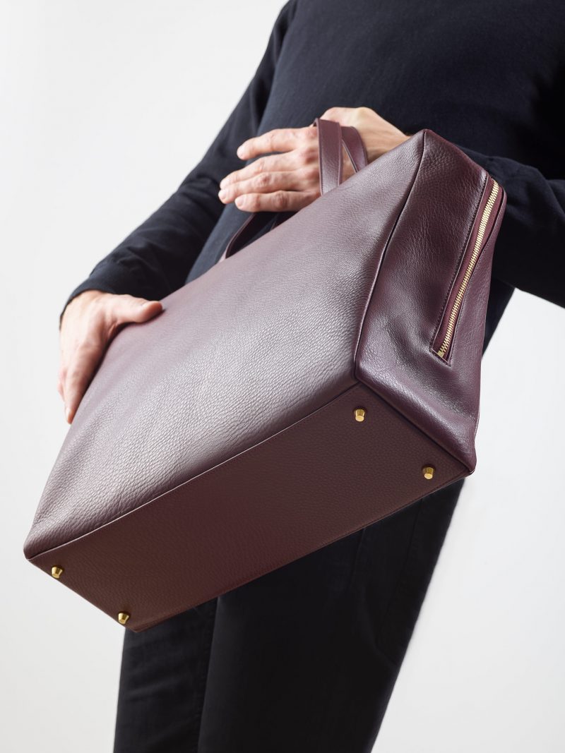 COEN tote bag in burgundy calfskin leather | TSATSAS