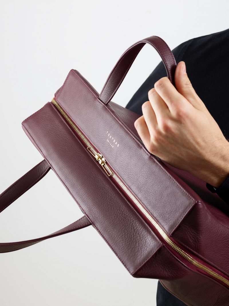 COEN tote bag in burgundy calfskin leather | TSATSAS