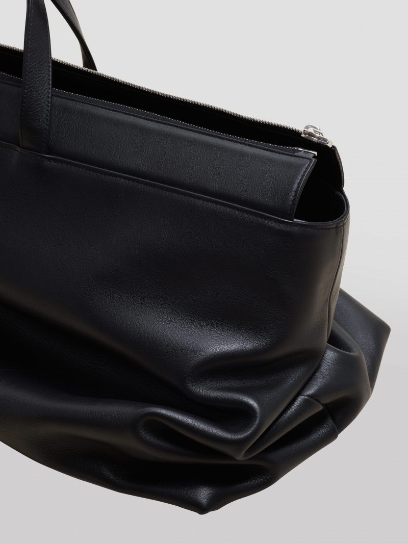 KHAMSIN weekender in black calfskin leather | TSATSAS