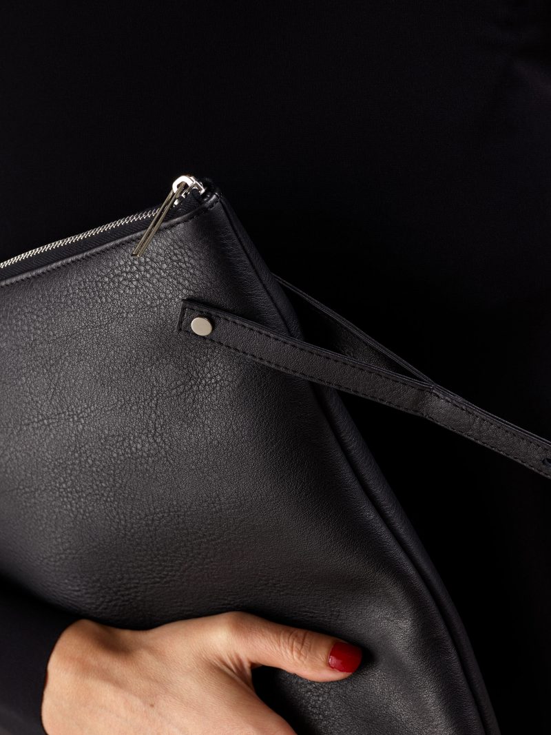 KRAMER 2 shoulder bag in black calfskin leather | TSATSAS