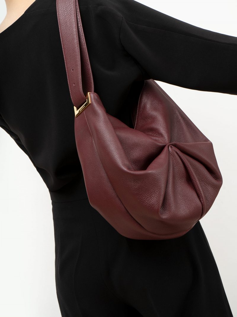 SACAR S shoulder bag in burgundy calfskin leather | TSATSAS
