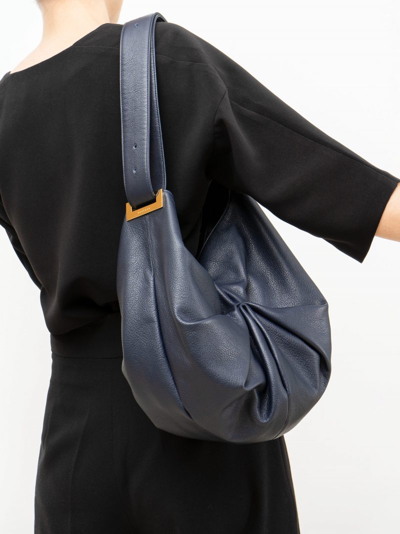 SACAR S shoulder bag in navy blue calfskin leather | TSATSAS
