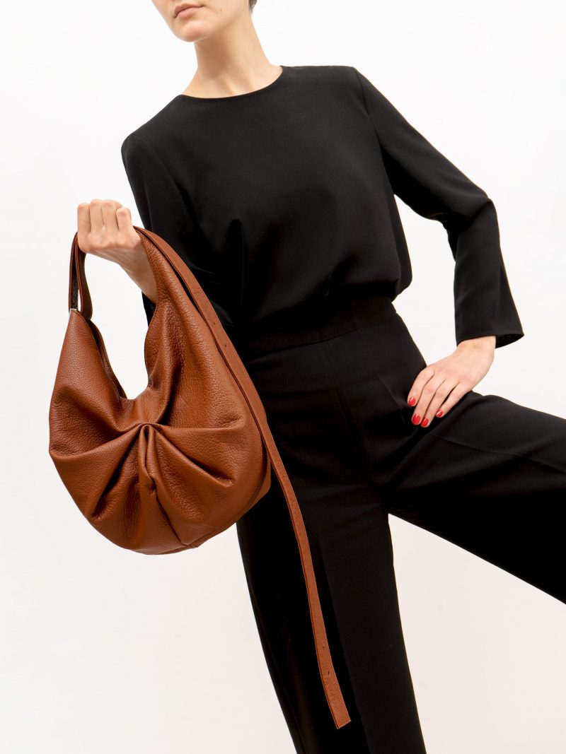 SACAR S shoulder bag in tan calfskin leather | TSATSAS