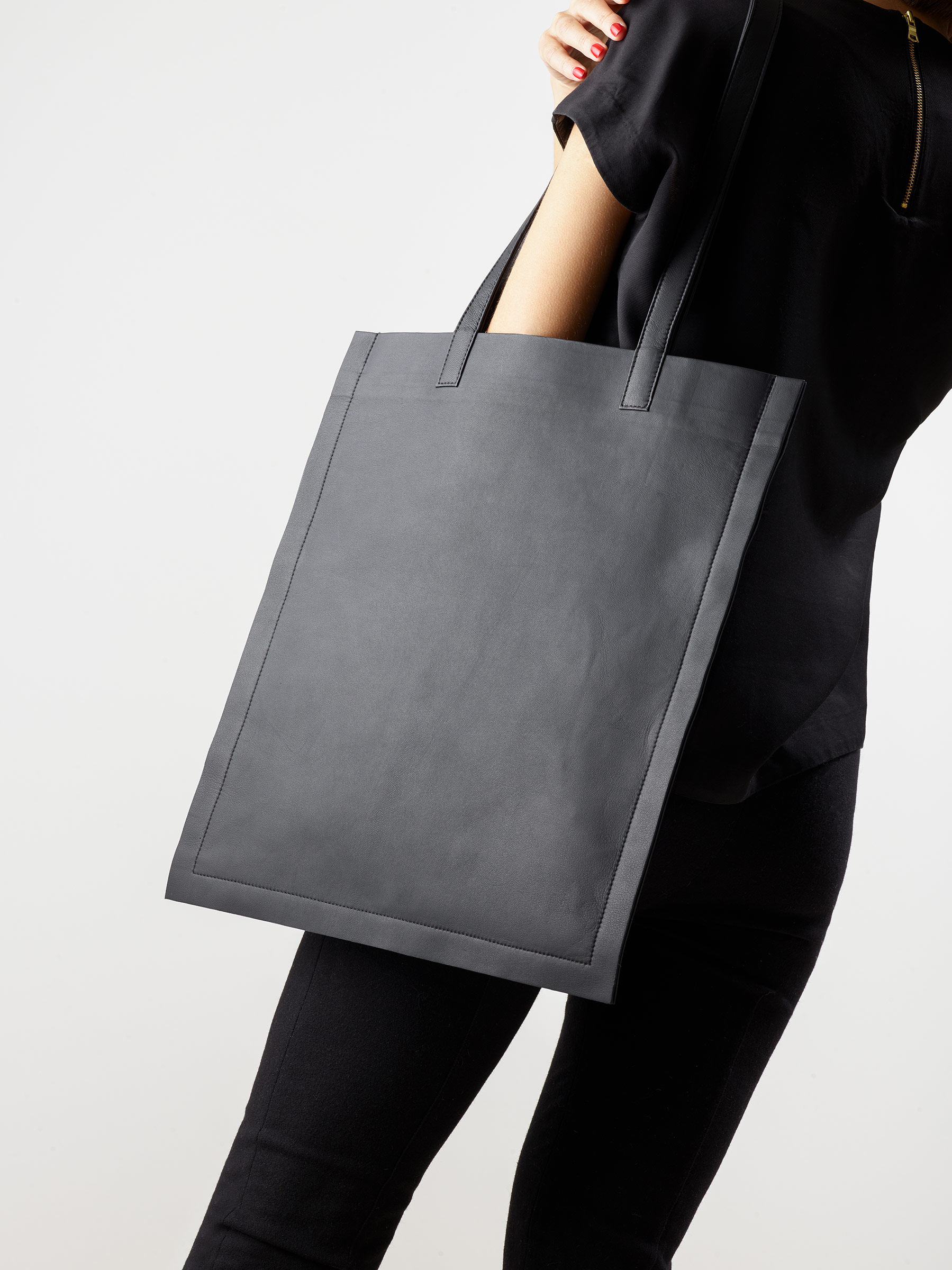 STRATO shoulder bag in black lamb nappa leather