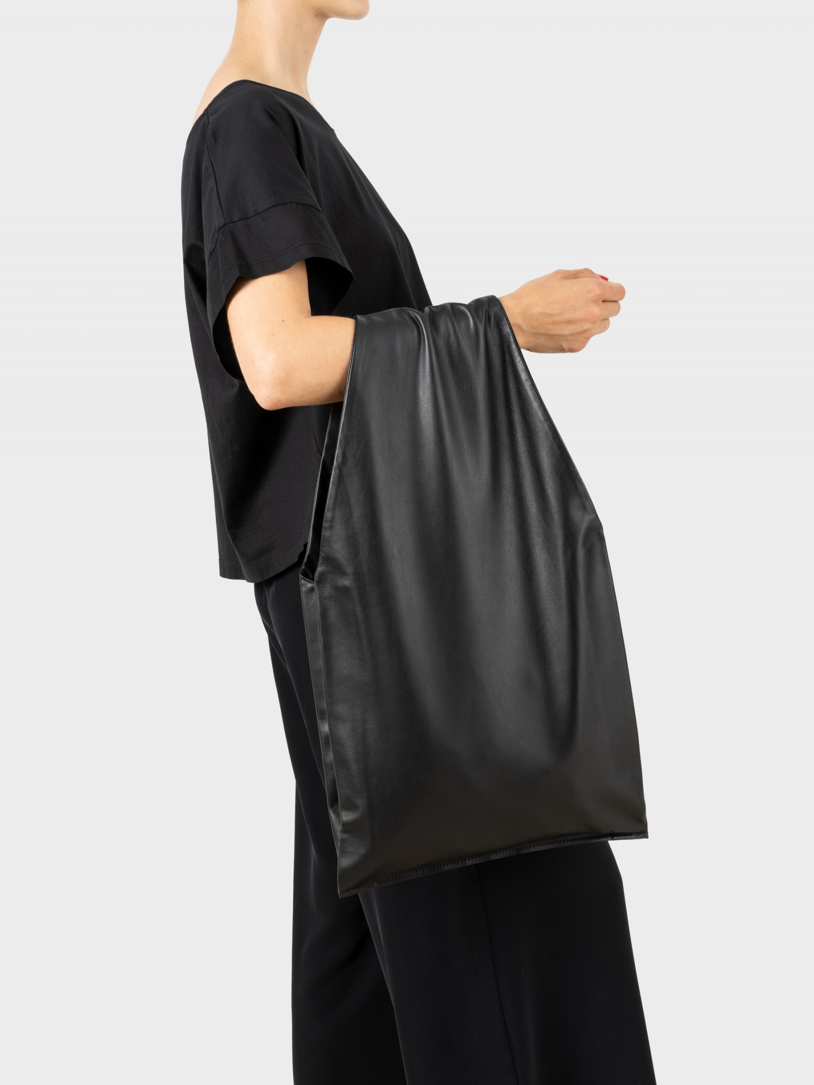 LATO tote bag in black lamb nappa leather | TSATSAS
