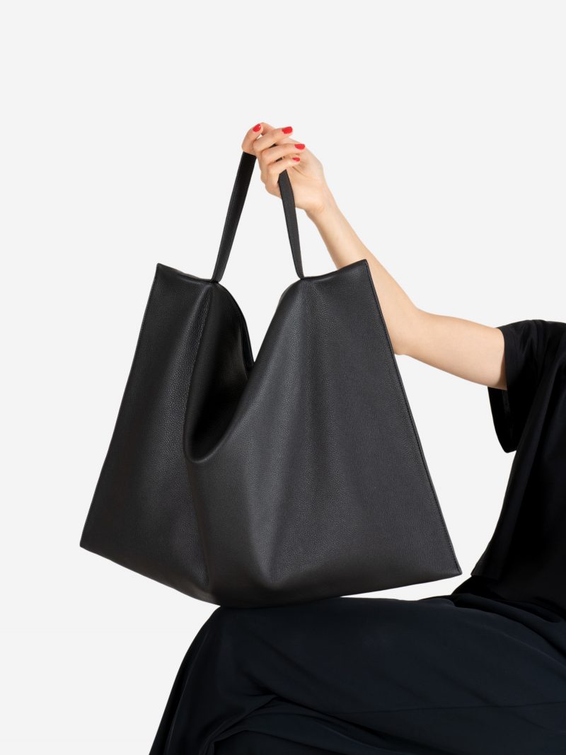 NATHAN shoulder bag in black calfskin leather | TSATSAS
