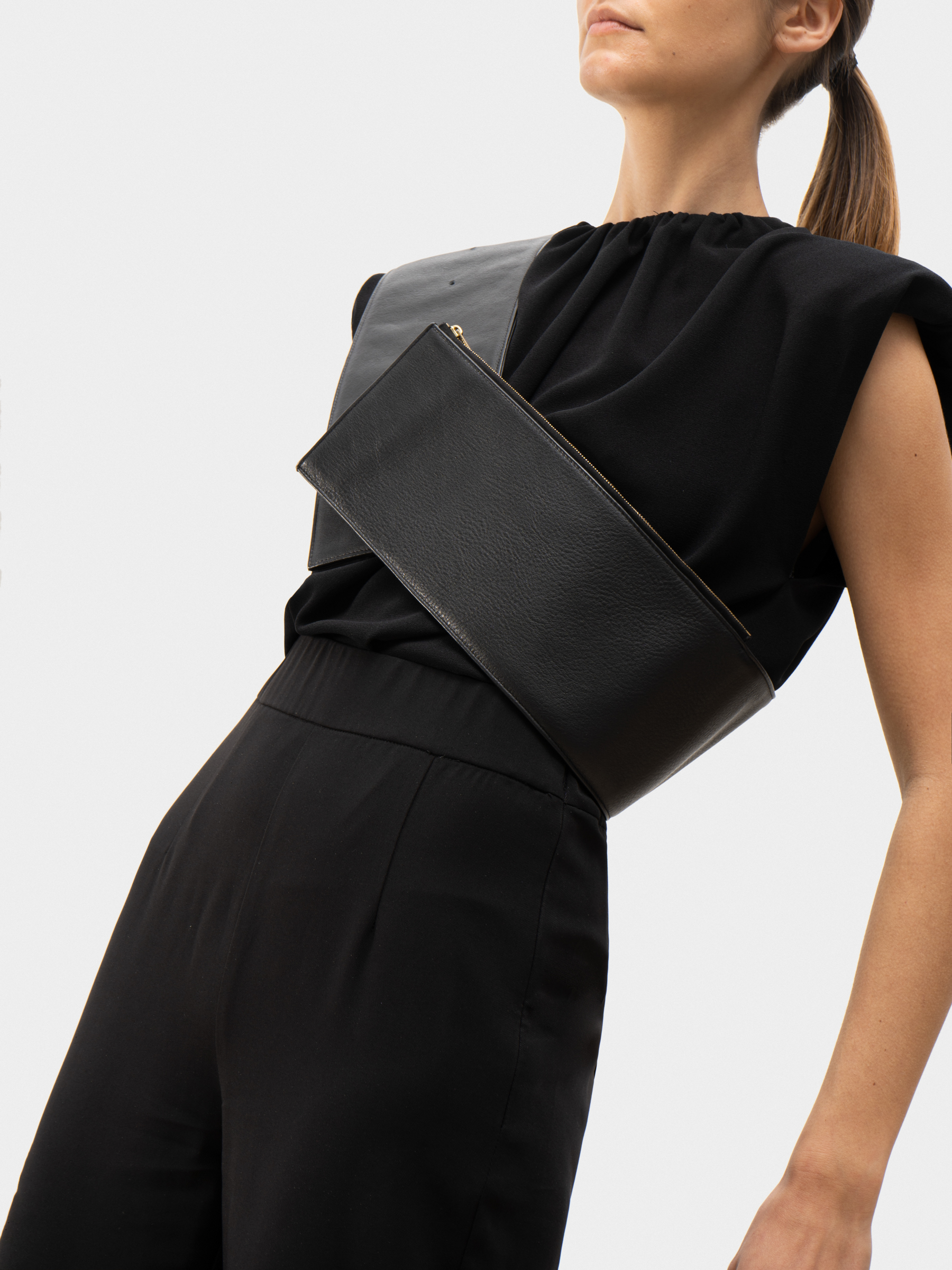SOMA waist belt in black calfskin leather | TSATSAS