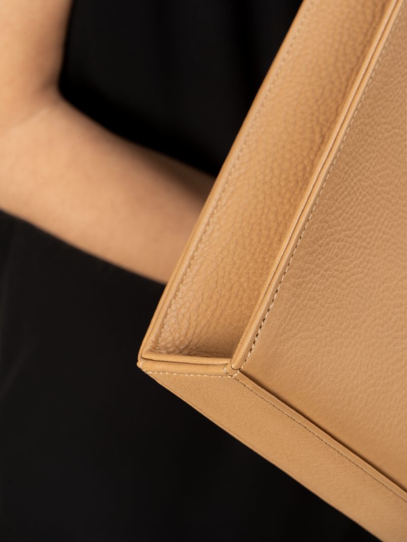 SOODEN handbag in cashew calfskin leather | TSATSAS