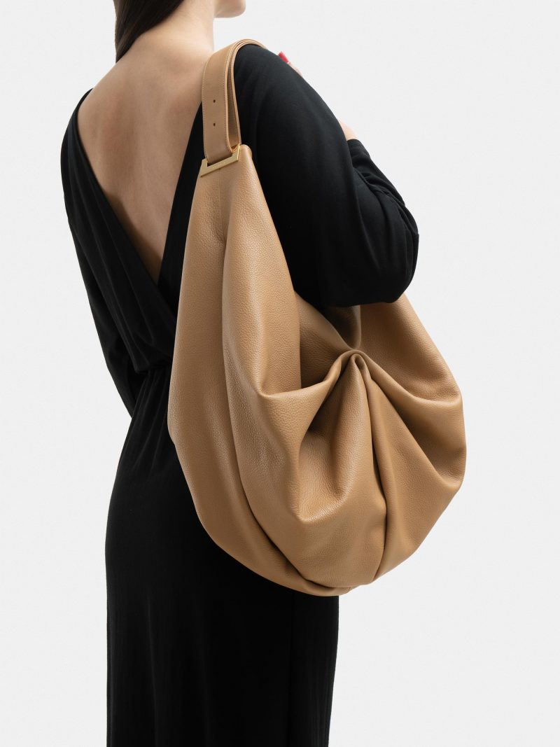 SACAR shoulder bag in cashew calfskin leather | TSATSAS