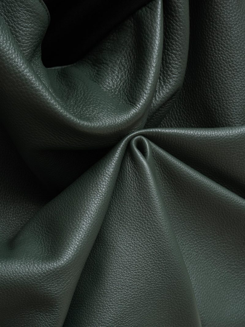 SACAR shoulder bag in pine green calfskin leather | TSATSAS