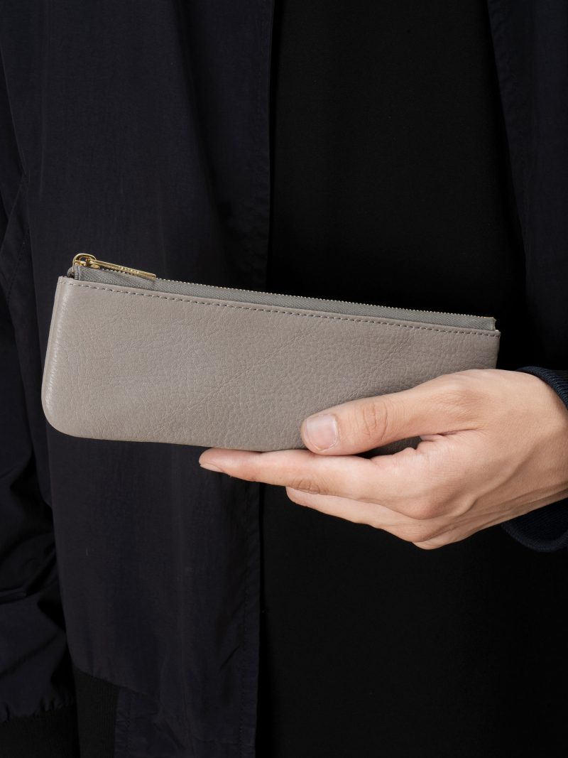 CASE 1 — case in grey calfskin leather | TSATSAS and David Chipperfield