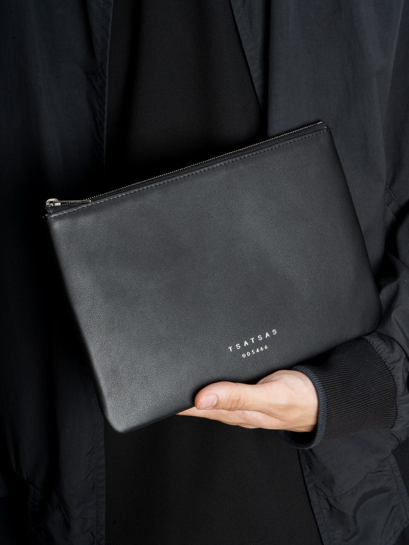 CASE 3 — case in black calfskin leather | TSATSAS and David Chipperfield