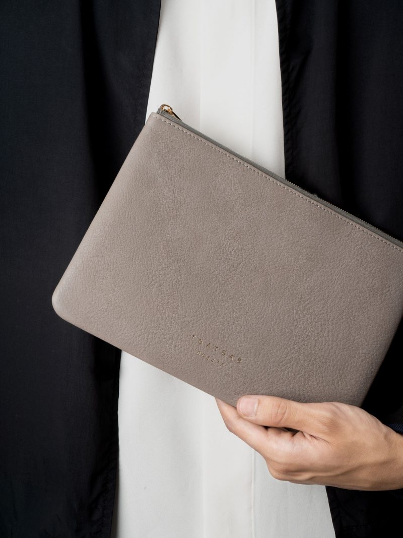 CASE 3 — case in grey calfskin leather | TSATSAS and David Chipperfield