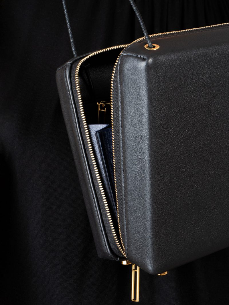 LINDEN 32 shoulder bag in black calfskin leather | TSATSAS