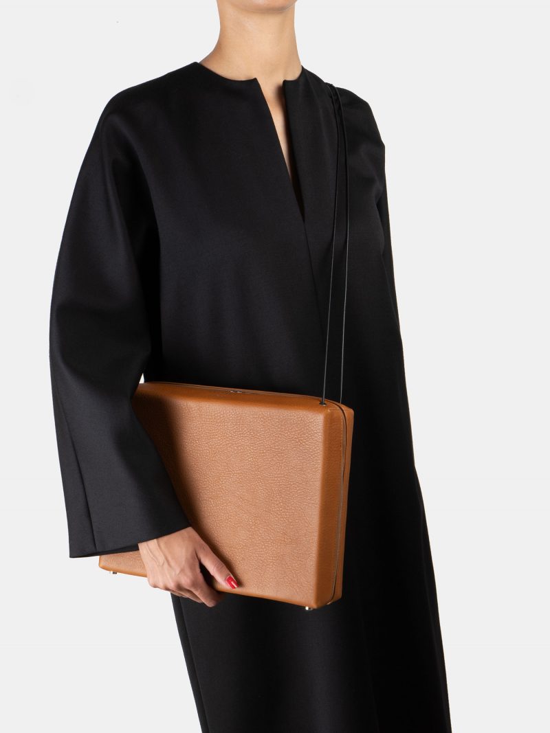 LINDEN 43 shoulder bag in tan calfskin leather | TSATSAS