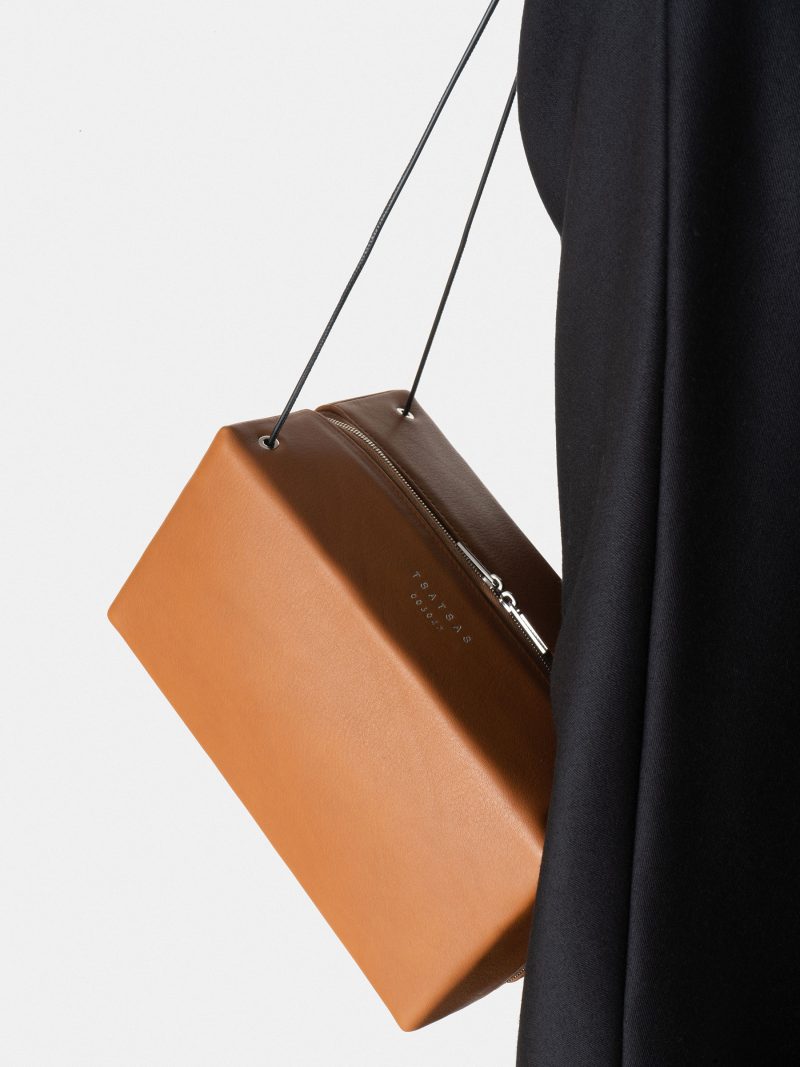 LINDEN shoulder bag in tan calfskin leather | TSATSAS