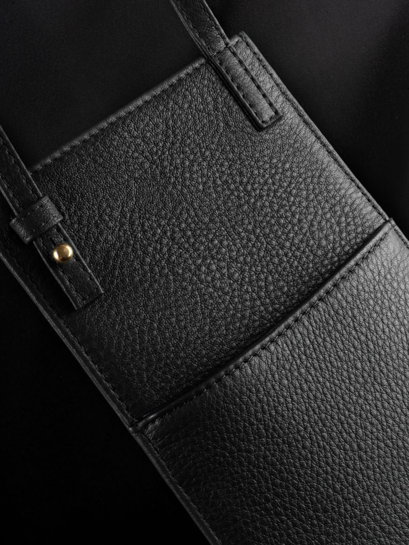 SONIC phone case in black calfskin leather | TSATSAS