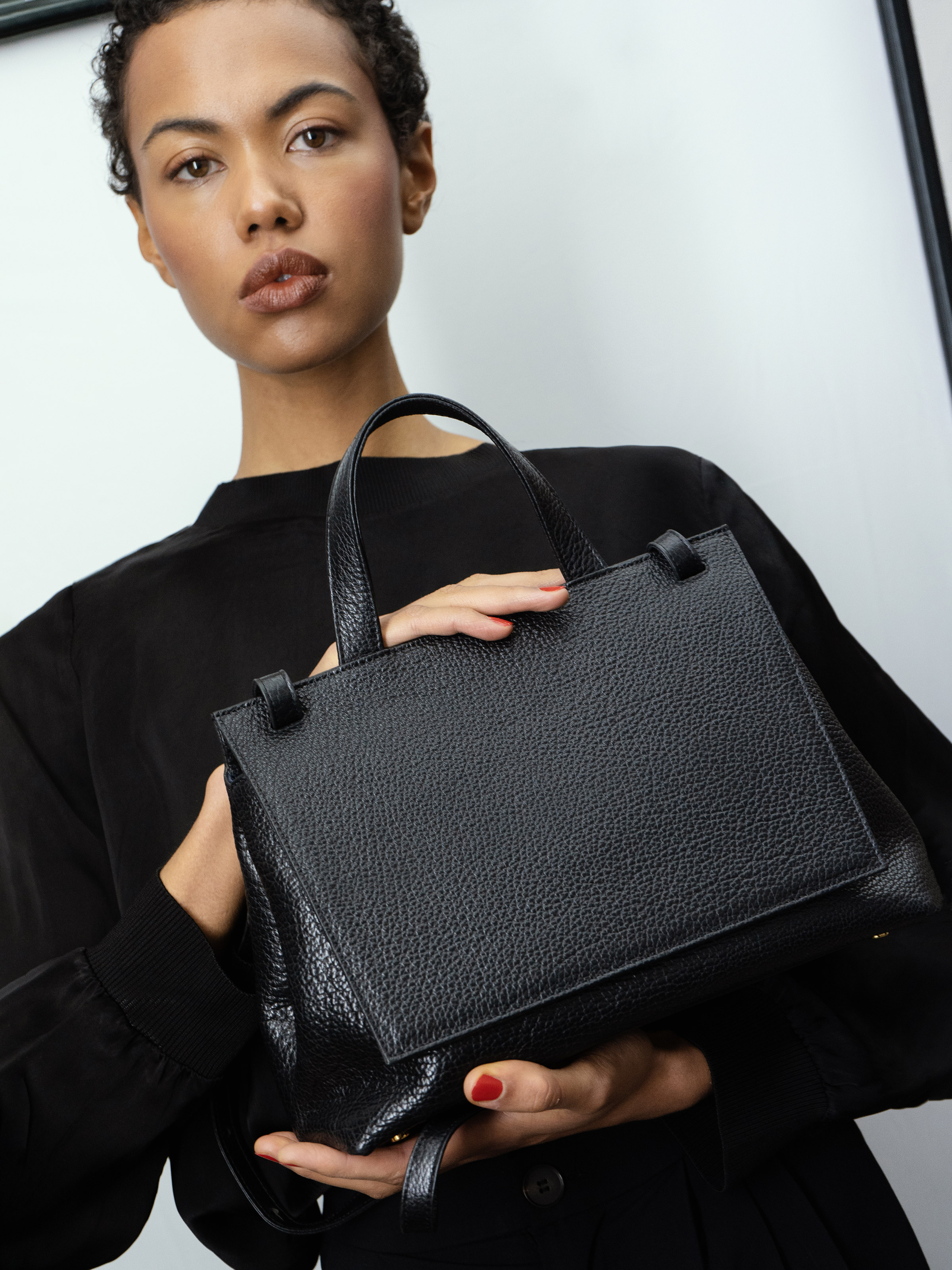 ADA shoulder bag in black bison leather | TSATSAS