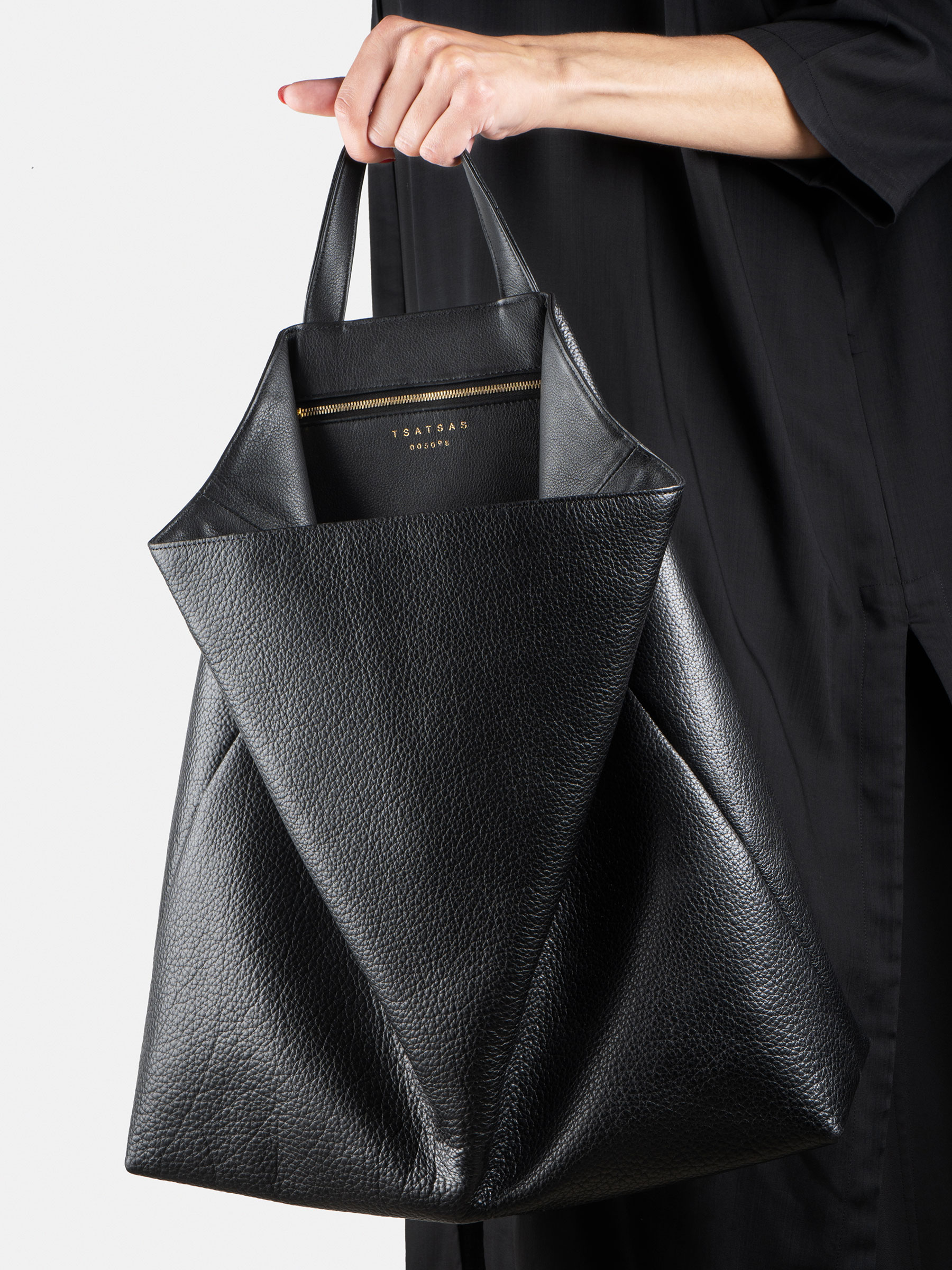 FLUKE tote bag in black bison leather | TSATSAS