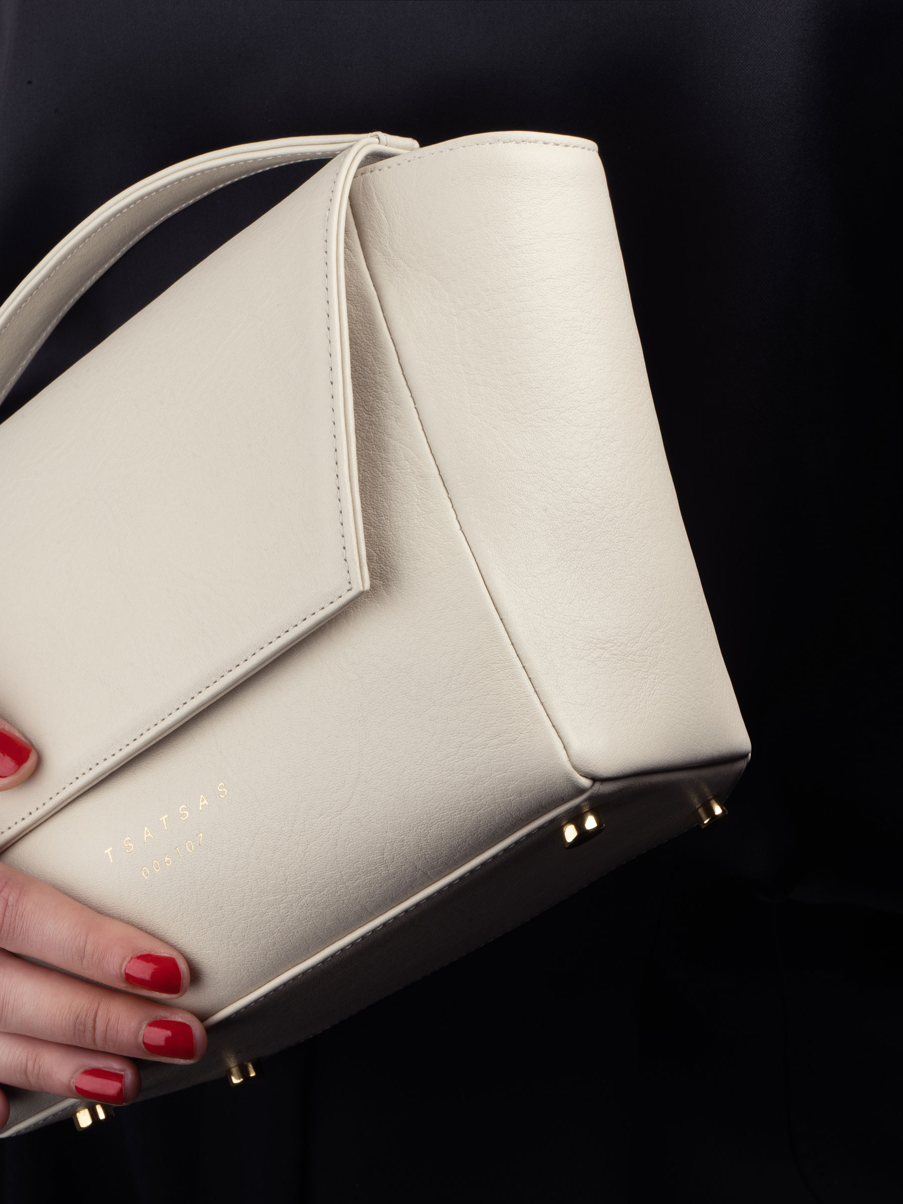 NEA 1 hand and shoulder bag in ivory calfskin leather