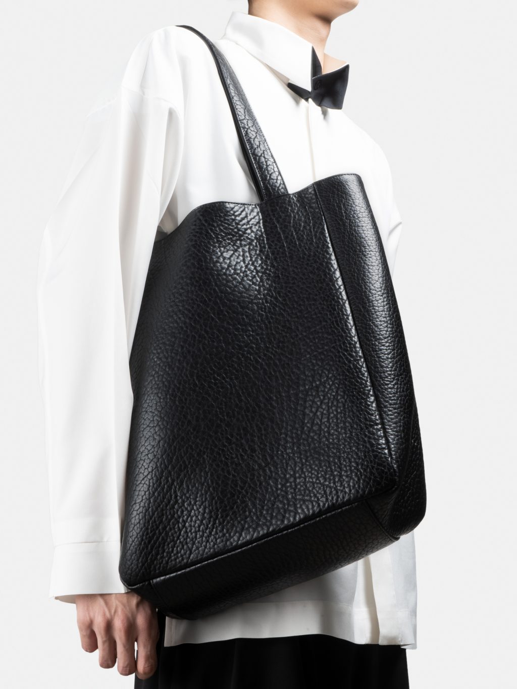NEXUS tote bag in black bison leather | TSATSAS