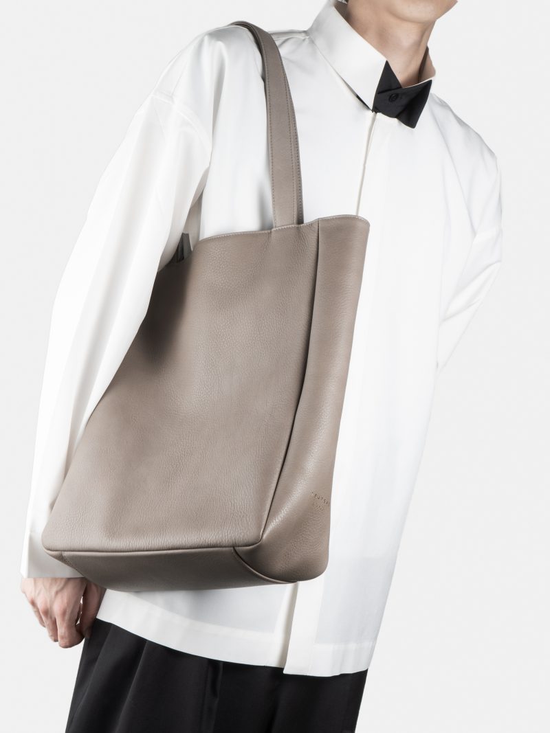 NEXUS tote bag in grey calfskin leather | TSATSAS