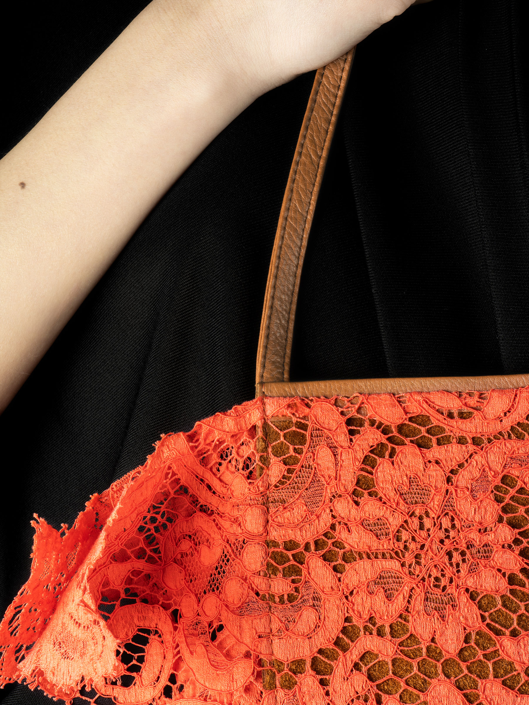 TSATSAS KOSTAS MURKUDIS Session 01 — TKM_S01_LACE_SHOULDER_BAG in coral lace and tan calfskin leather | TSATSAS