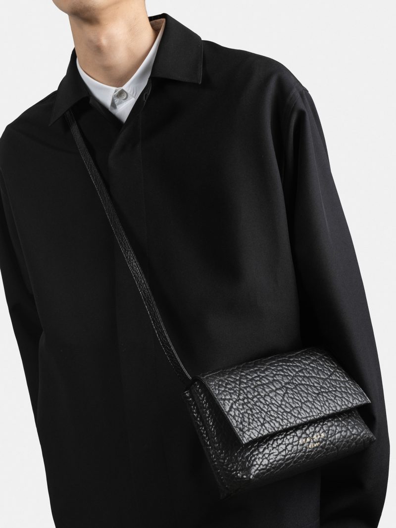 AMOS shoulder bag in black bison leather | TSATSAS