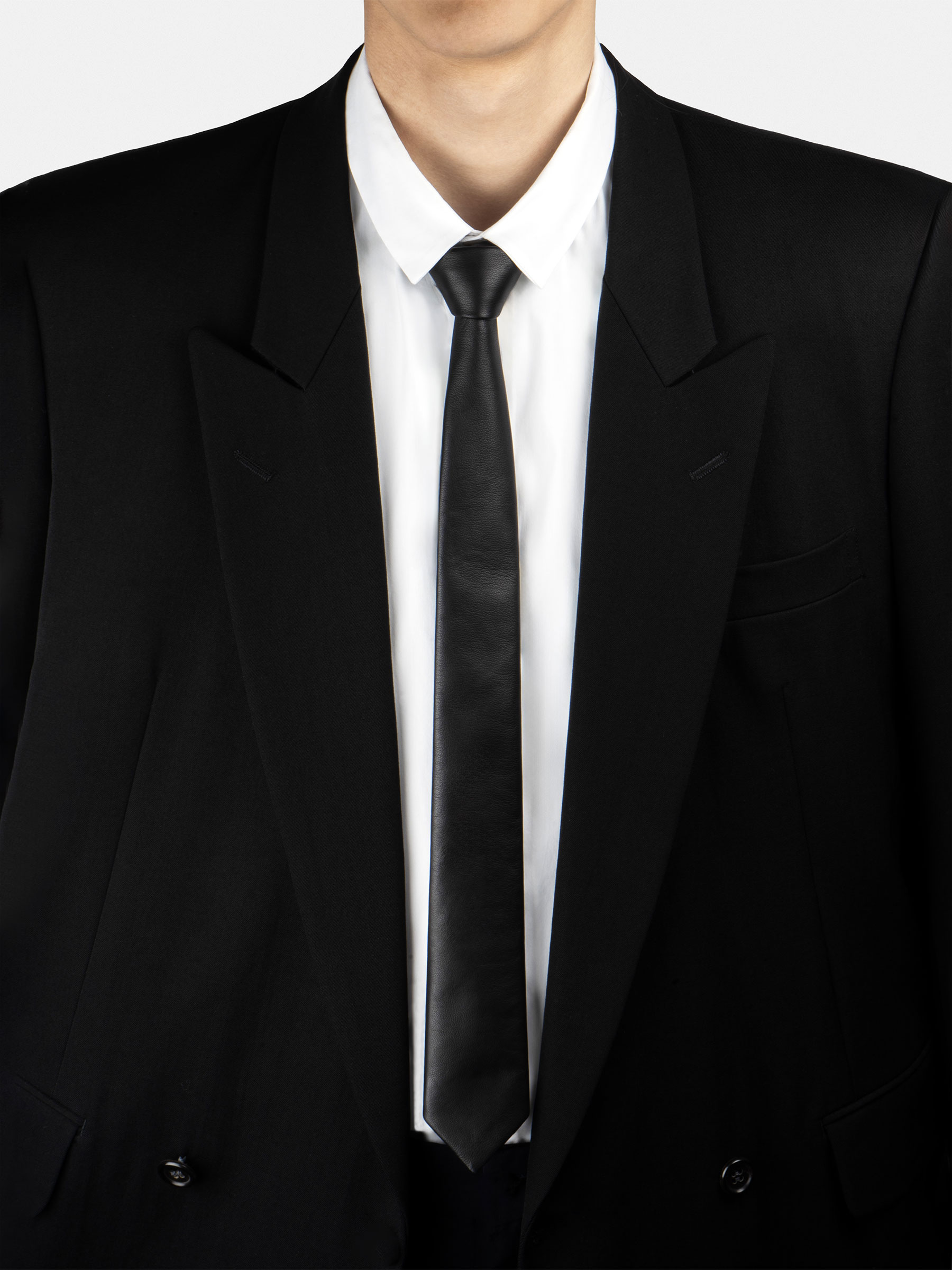 CRAVAT necktie in black lamb nappa leather | TSATSAS