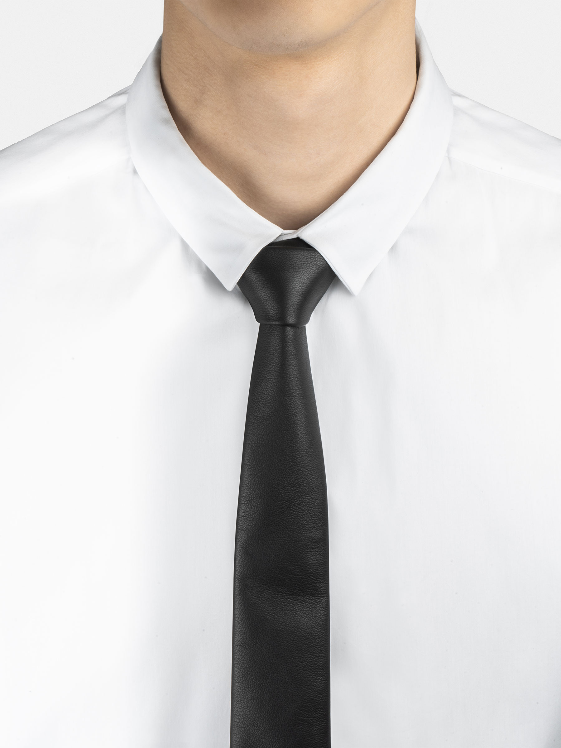 CRAVAT necktie in black lamb nappa leather | TSATSAS