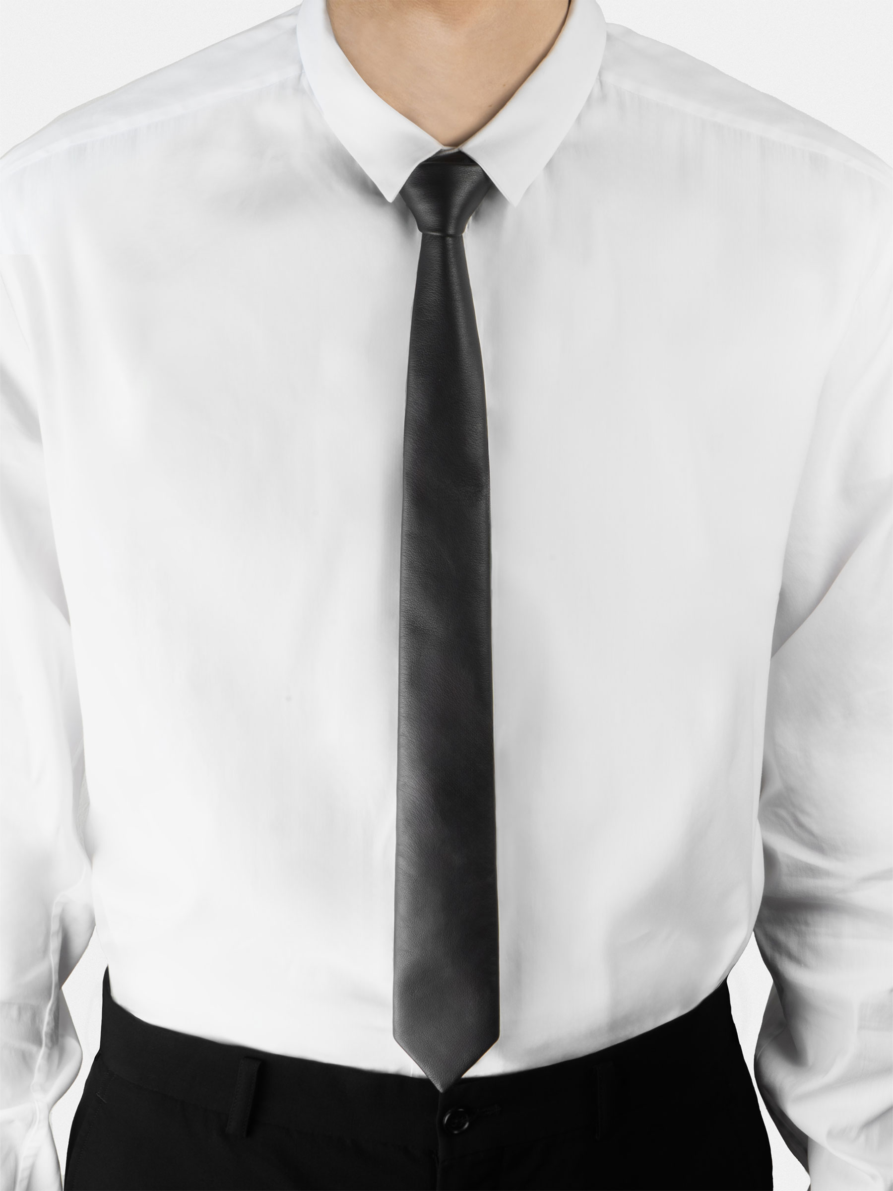 CRAVAT necktie in black lamb nappa leather | TSATSAS