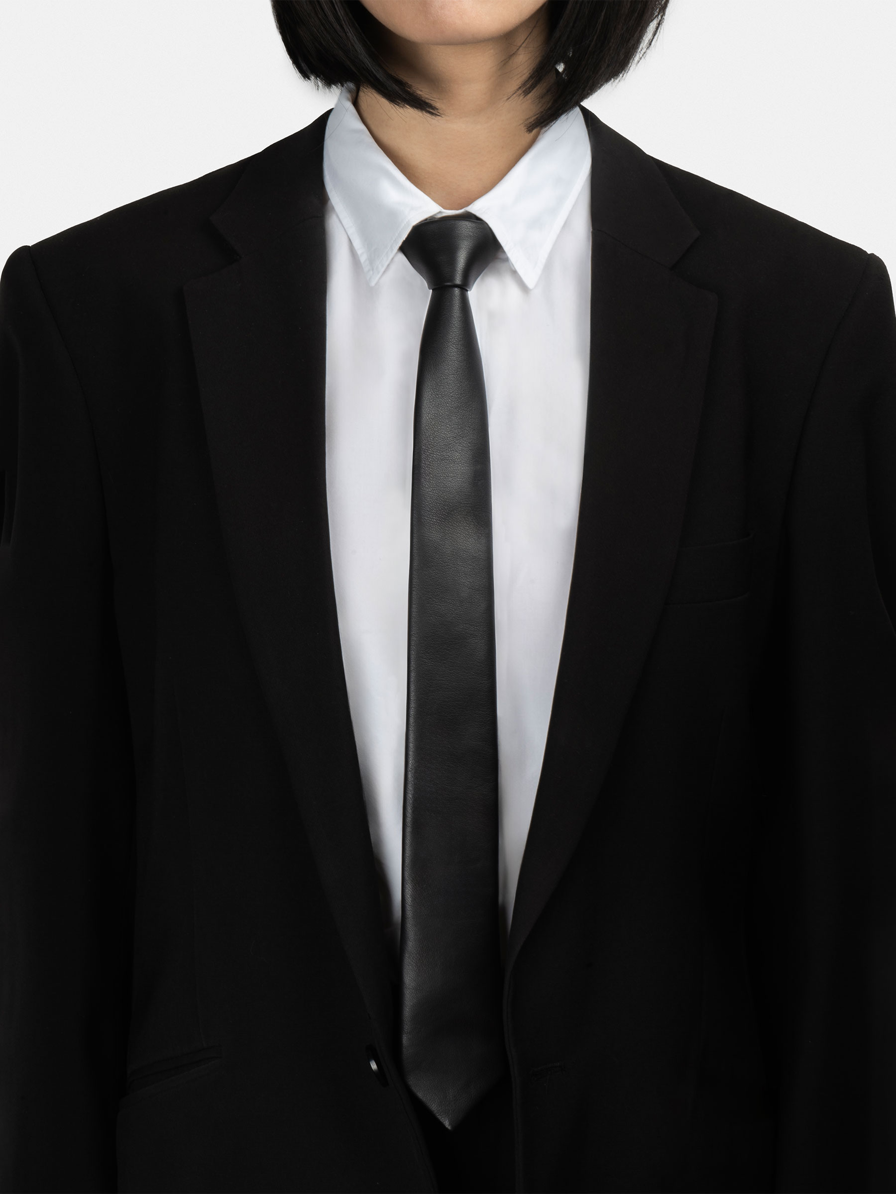 CRAVAT necktie in black lamb nappa leather | TSATSAS