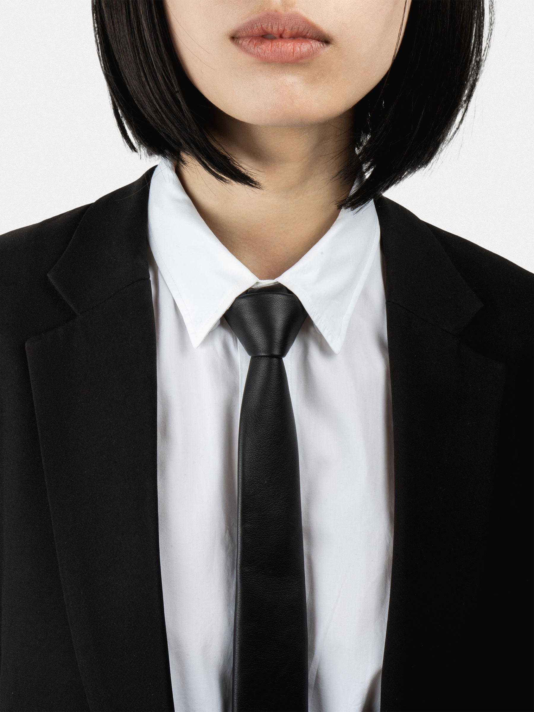 CRAVAT necktie in black lamb nappa leather | TSATSAS