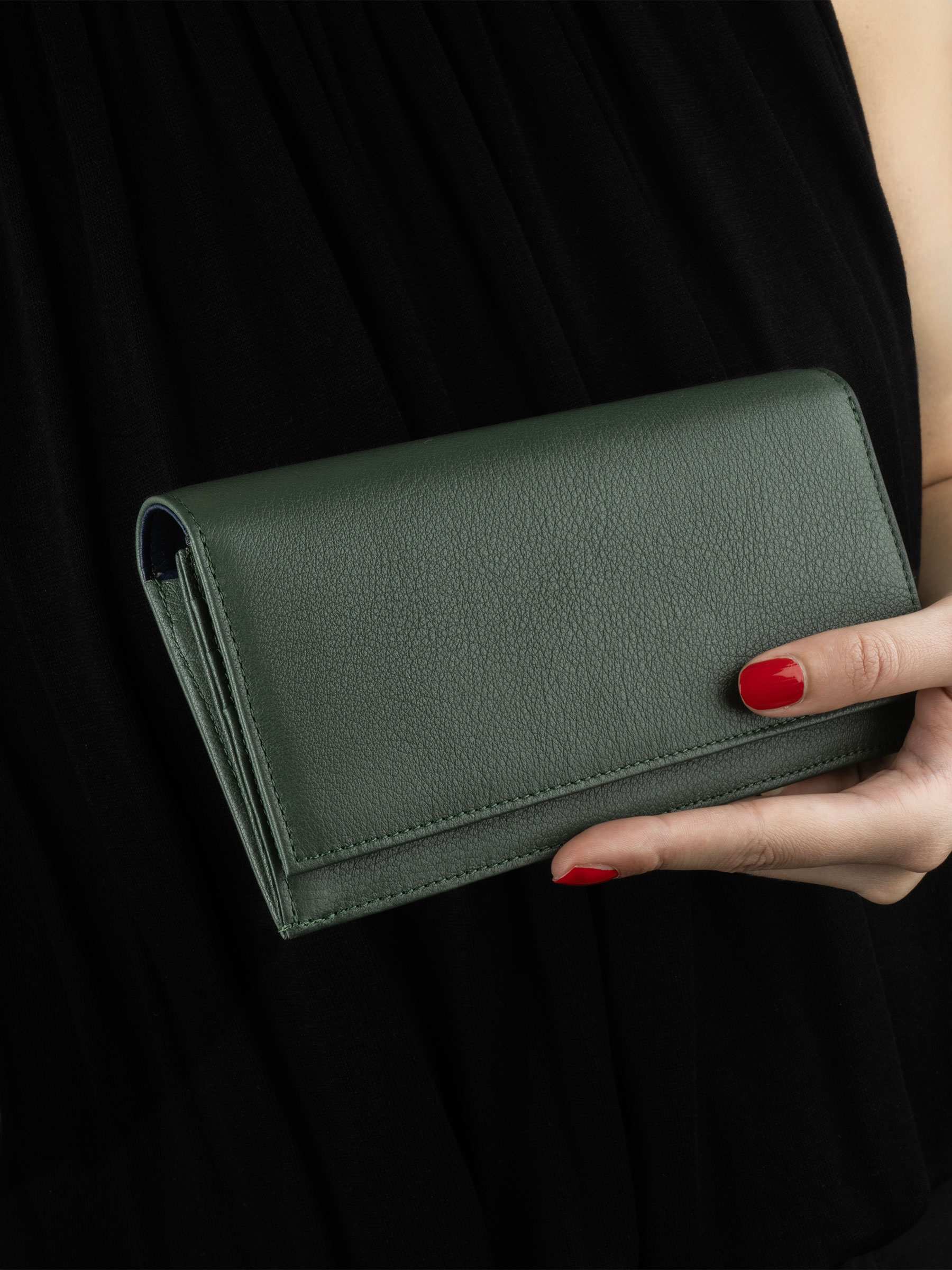 CREAM TYPE 10 wallet in pine green calfskin leather | TSATSAS