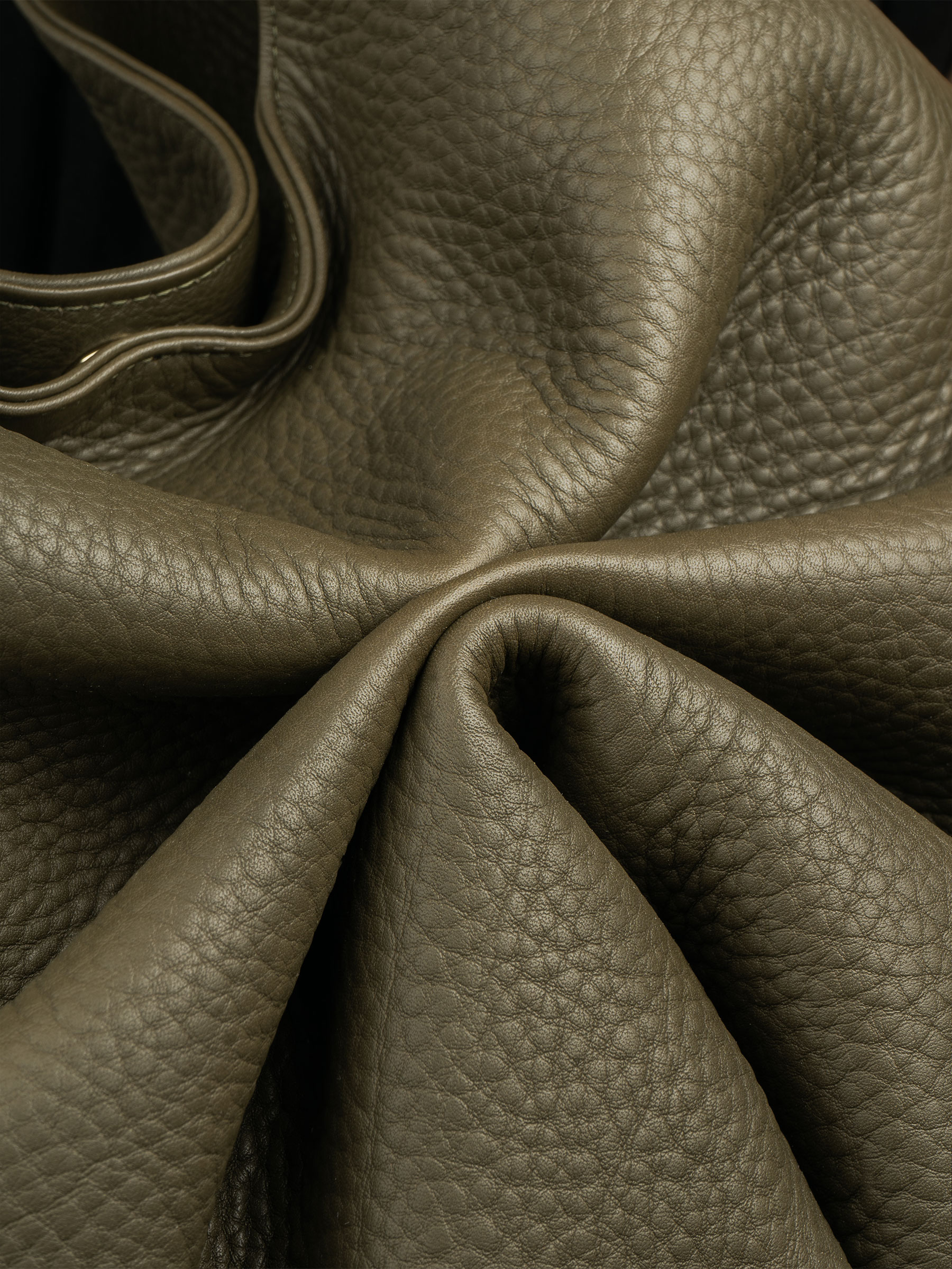 SACAR S shoulder bag in khaki green calfskin leather | TSATSAS