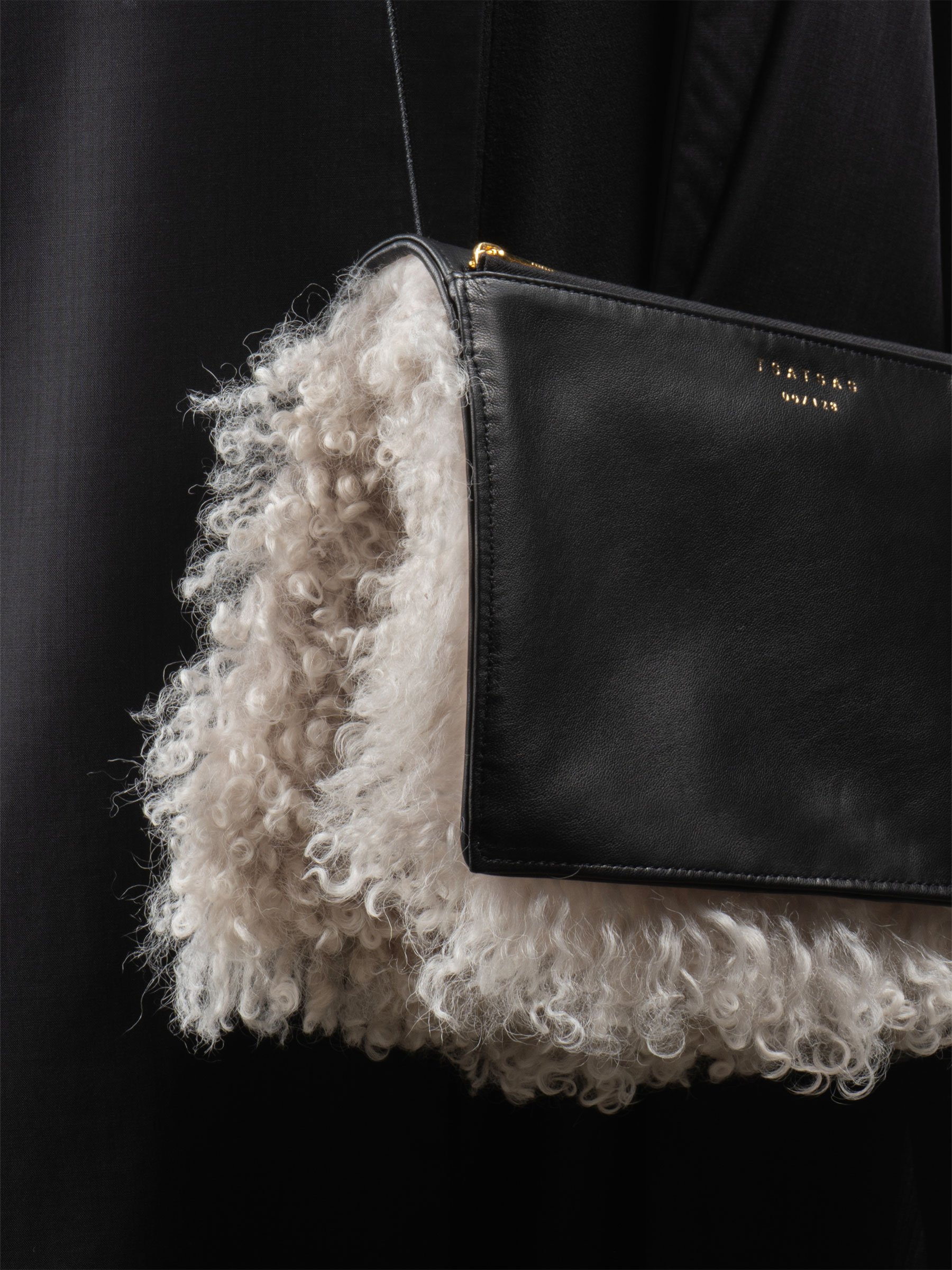 RE-OTHER shoulder bag in ivory sherling | TSATSAS