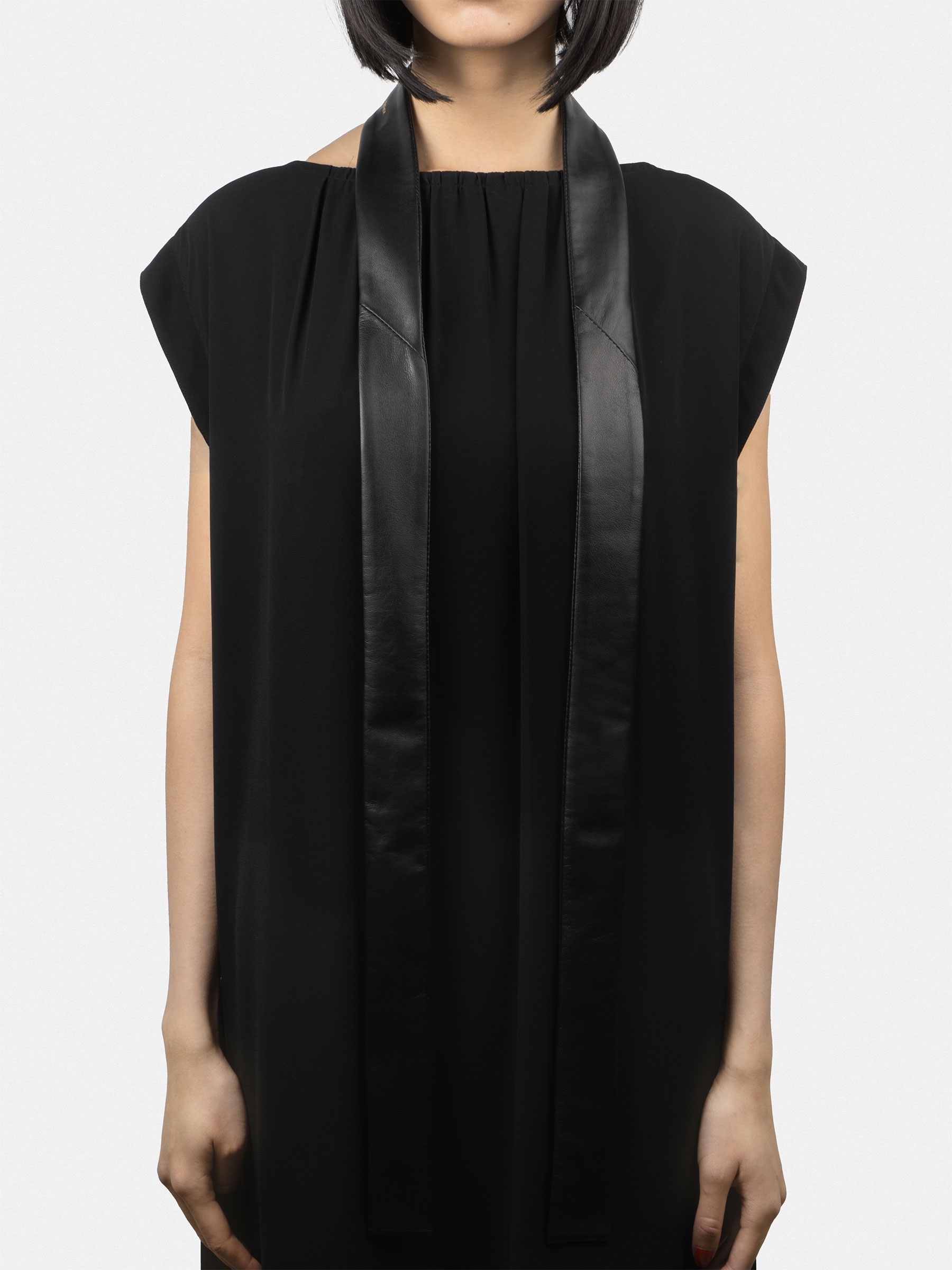 JUNO belt/scarf in black lamb nappa leather | TSATSAS