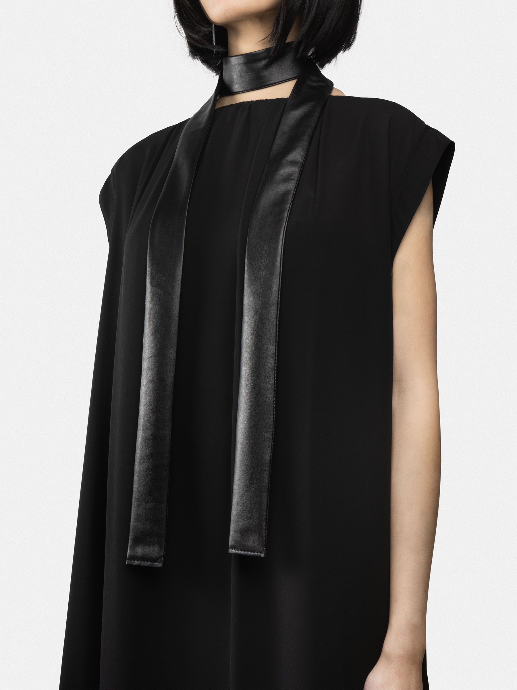 JUNO belt/scarf in black lamb nappa leather | TSATSAS