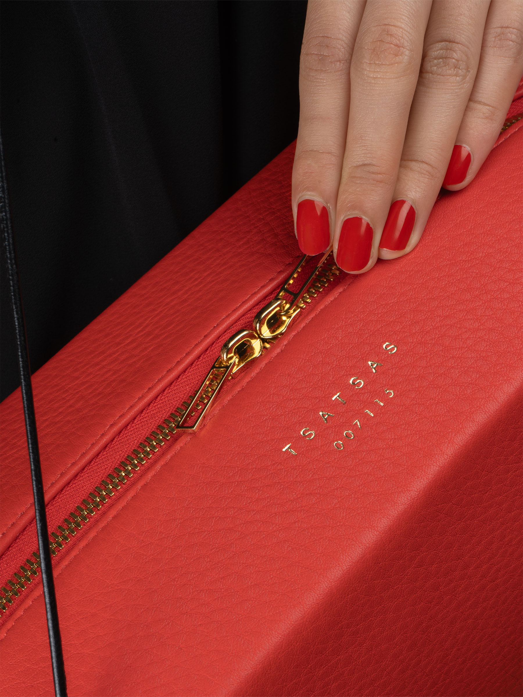 LINDEN shoulder bag in bright red calfskin leather | TSATSAS