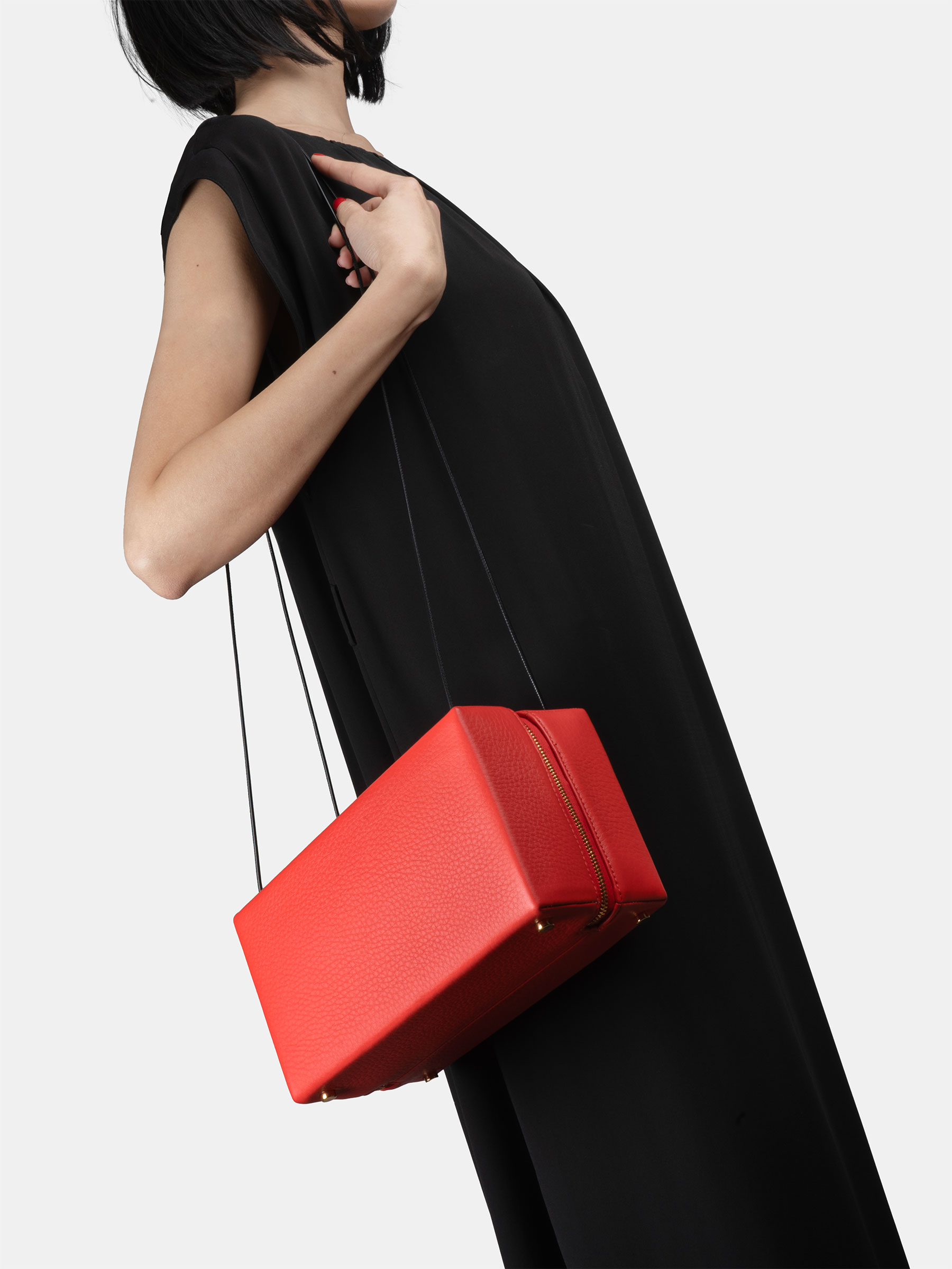 LINDEN shoulder bag in bright red calfskin leather | TSATSAS