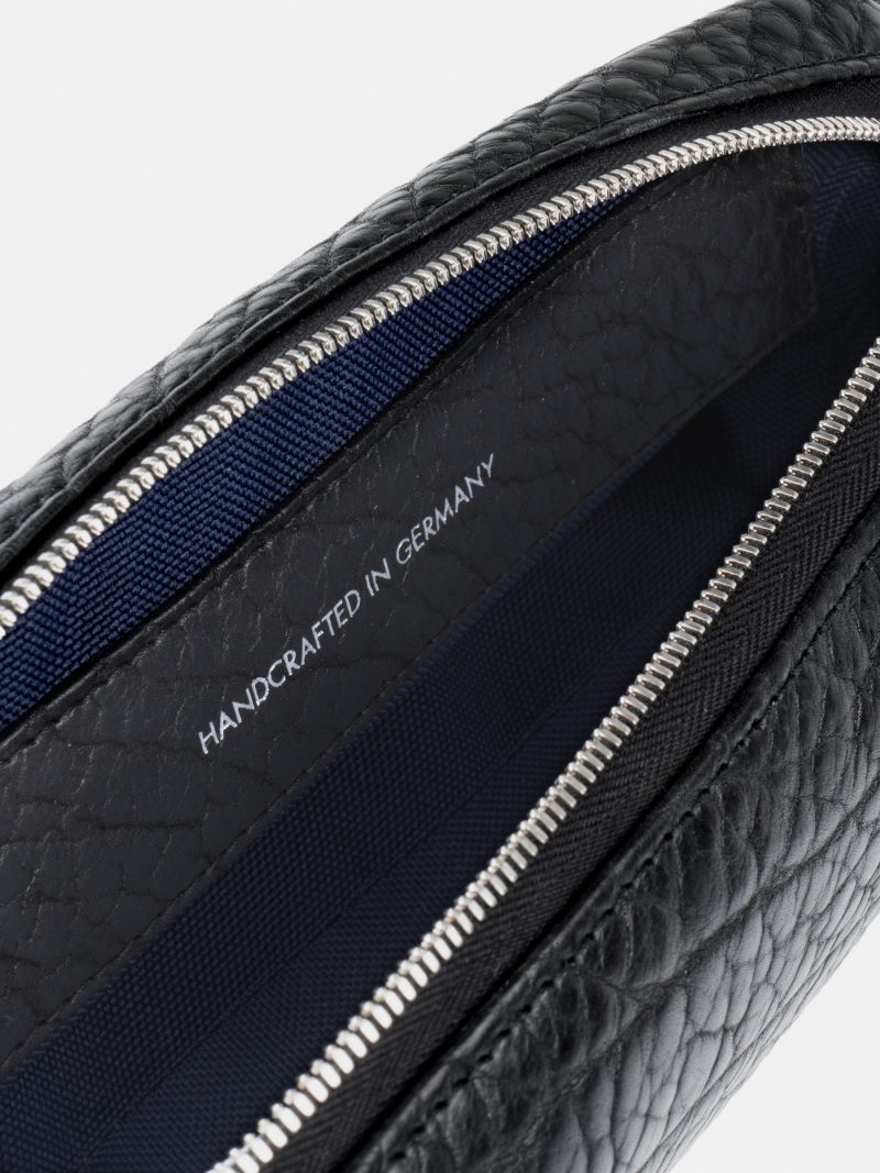 BASALT 1 wash bag in black bison leather | TSATSAS