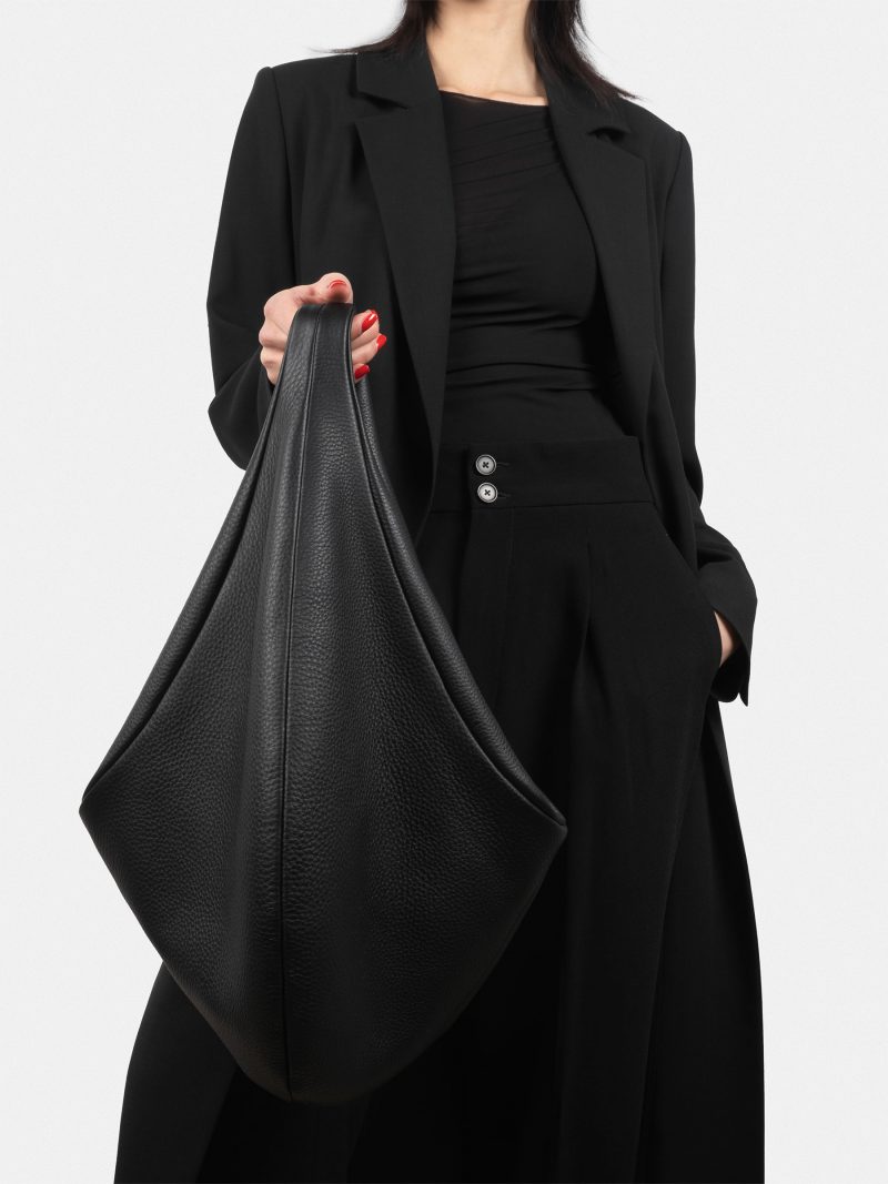 DANAIDE shoulder bag in black calfskin leather | TSATSAS