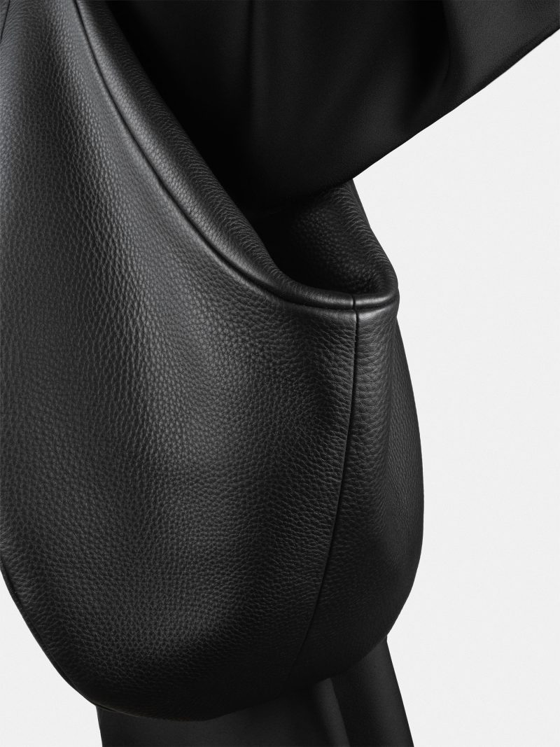 DANAIDE shoulder bag in black calfskin leather | TSATSAS