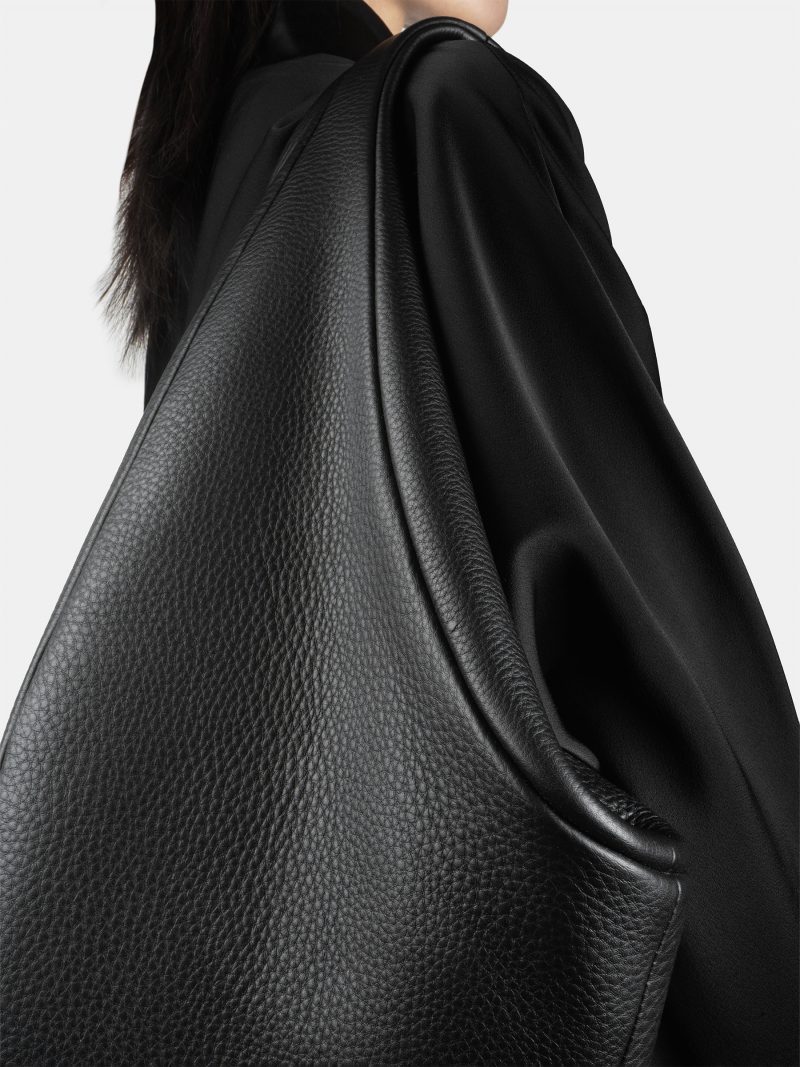 DANAIDE shoulder bag in black calfskin leather | TSATSAS