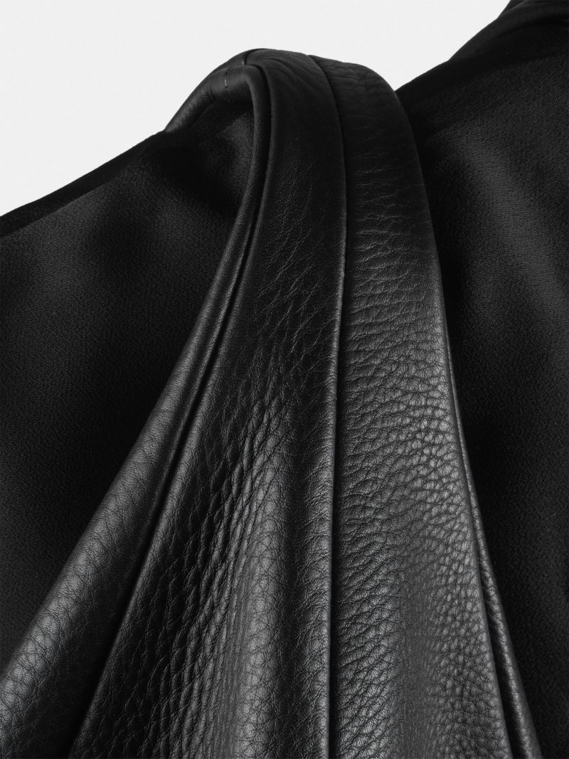 DANAIDE shoulder bag in black calfskin leather | TSATSAS