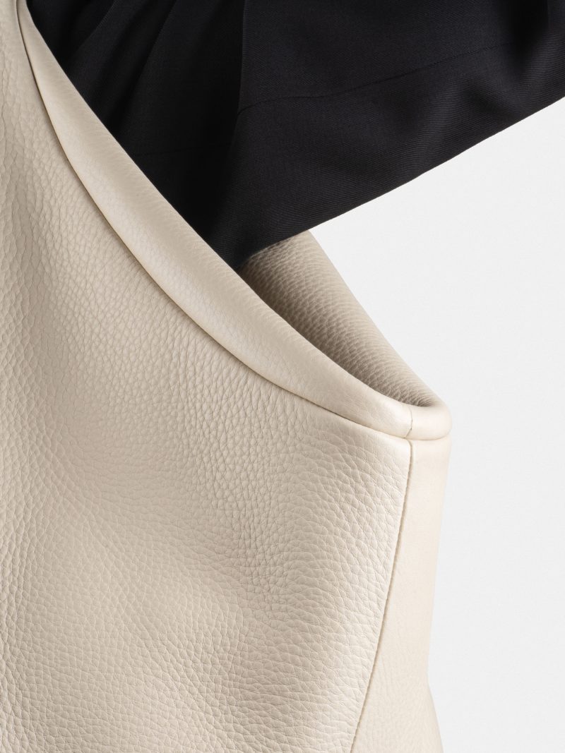 DANAIDE shoulder bag in ivory calfskin leather | TSATSAS