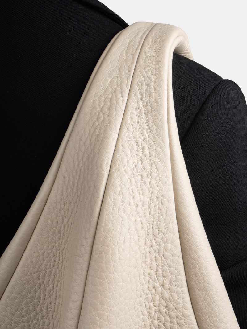 DANAIDE shoulder bag in ivory calfskin leather | TSATSAS