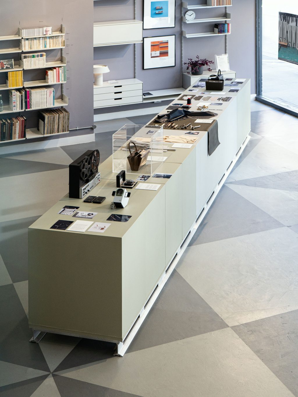 In residence at Vitsœ: TSATSAS and the 931 bag, designed by Dieter Rams - Photography by Dimitrios Tsatsas | TSATSAS